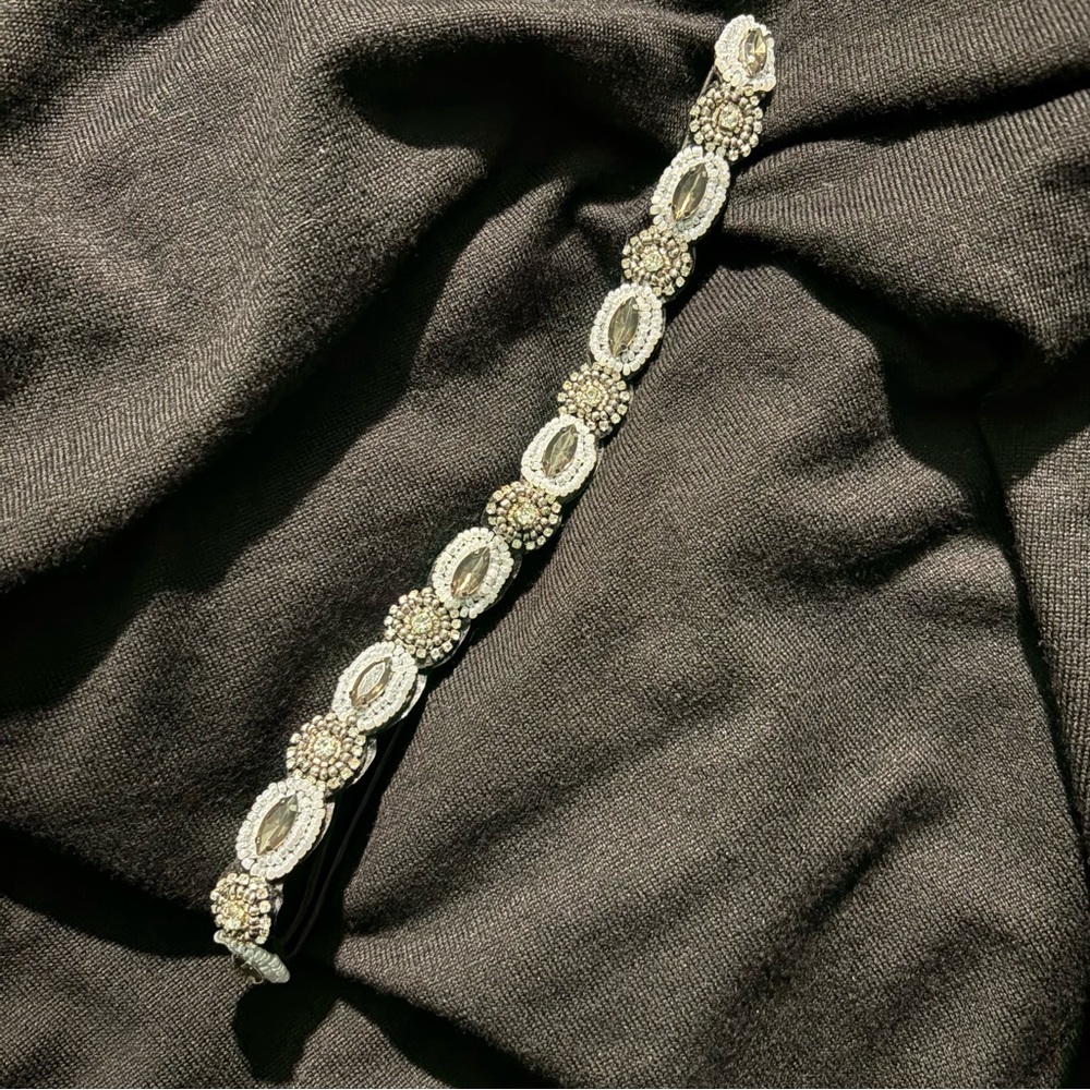 Silve, Whiter and Black Beaded Crystal Hair Accessory - Picture 4 of 4